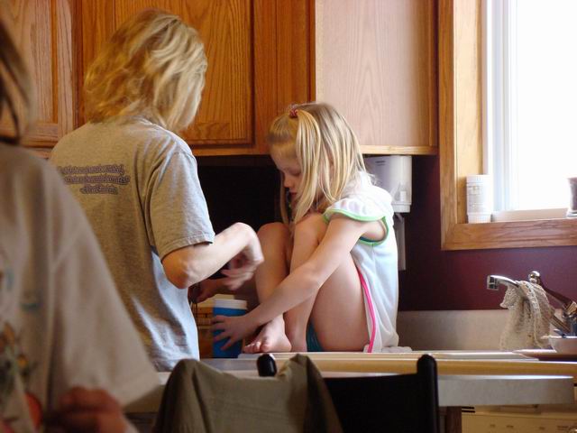 lisa and peyton cooking breakfast...