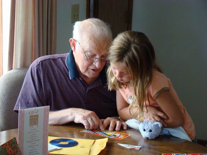 grampa and kayleen playing uno...