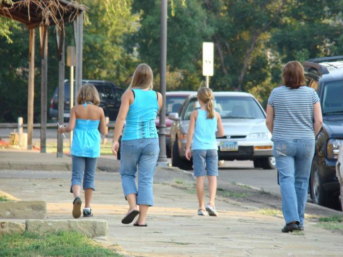 holly, meg, kayleen and mom.....